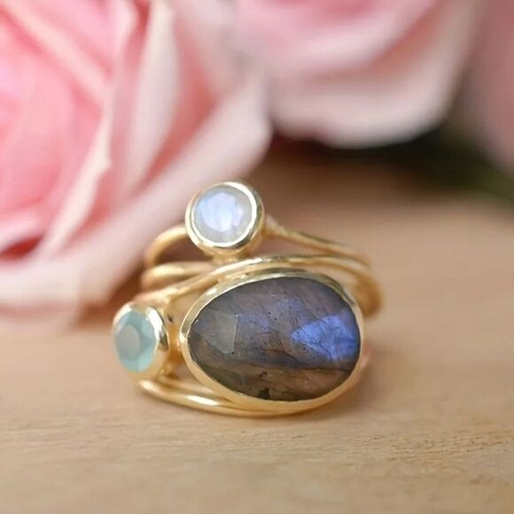 Fantasy Ring Gold Tone Glass Appliqués Blue White Iridescent - Picture 3 of 5